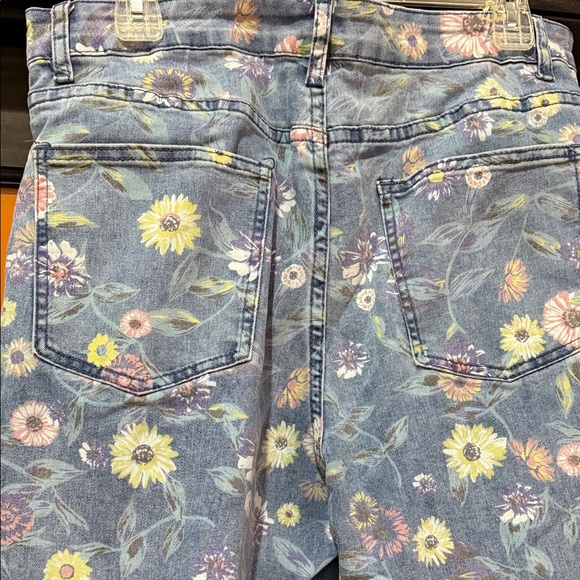 Easel Blue Floral Jeans - Picture 5 of 5